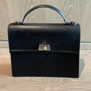 Authentic Louis Vuitton Sevigne Handbag Epi Leather GM bag 💕